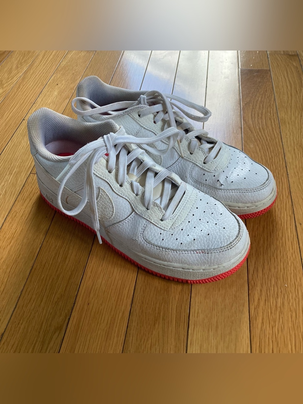 Nike Air Force 1 Low LV8 White Bright Crimson GS Size 6.5Y Sneakers AO2296-101